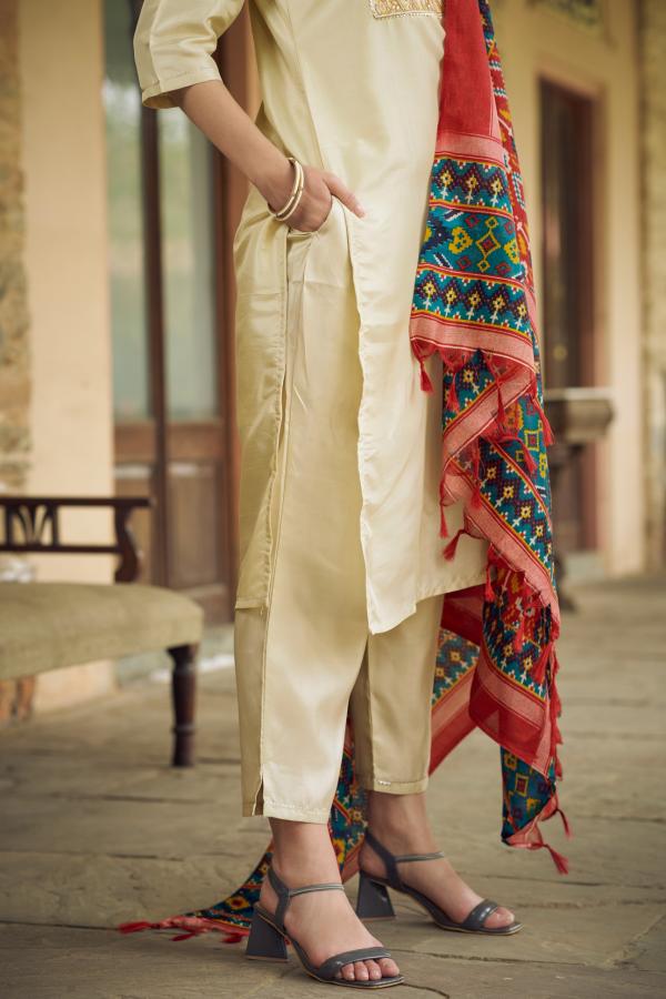 VP 9532 B Women Kurta and Trousers Pant Set Silk Blend